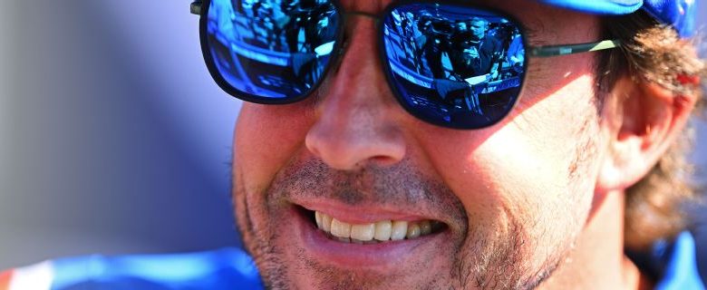 Fernando Alonso ber Lewis Hamilton om unnskyldning for “idiot” jibb