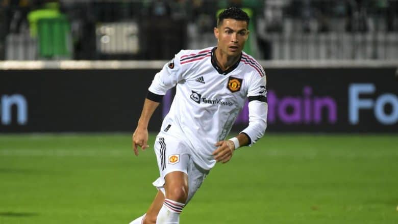 Utgangen av Cristiano Ronaldo kan gi Manchester United opptil 100 millioner pund for signeringer i januar