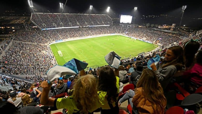 San Diego Wave knuser NWSL deltakerekord med 32 000 publikum vs. Angel City FC