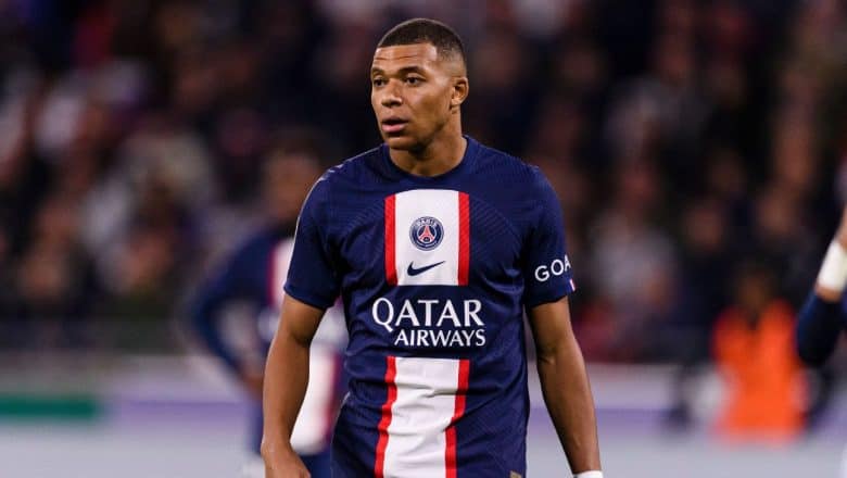 Kylian Mbappe løser tvisten om bilderettigheter med det franske fotballforbundet etter lagfotosnubb